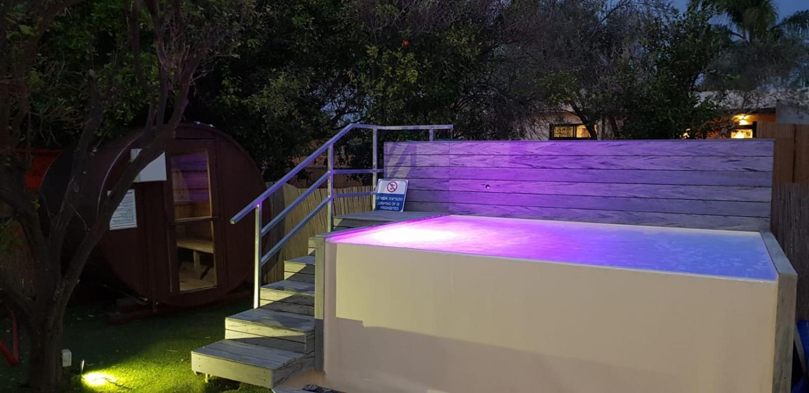 ביקתפוז וקלמנטינה- מתחם בקתות וסוויטות עם ג'קוזי פרטי ובריכה משותפת Hotel Liman Exterior photo