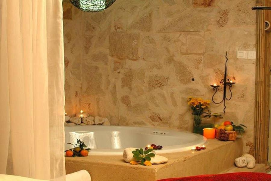 ביקתפוז וקלמנטינה- מתחם בקתות וסוויטות עם ג'קוזי פרטי ובריכה משותפת Hotel Liman Exterior photo
